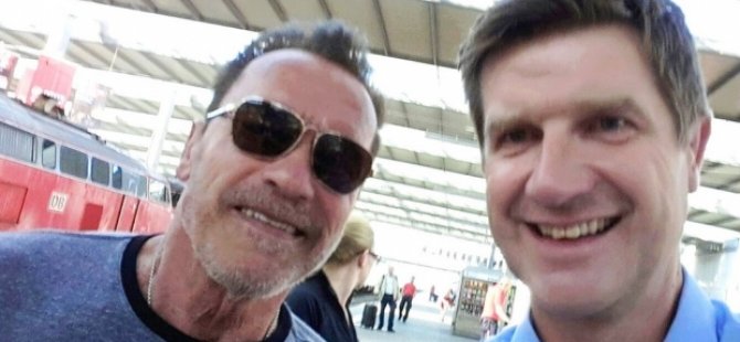 İstasyonda bisiklet süren Terminatör'e selfie cezası