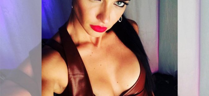 En seksi Adriana Lima selfieleri