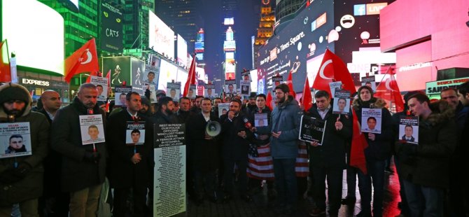 New York polisi, Times Meydanı'nda İstanbul saldırısı şehitlerini andı