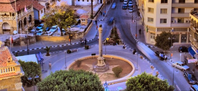 Lefkoşa'da eylem: Taş Olsa Çatlar!