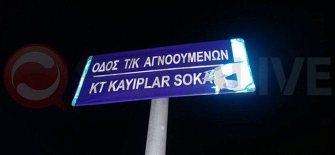 Lefkoşa Rum Kesimi’ndeki bazı sokak tabelaları sökülüp yerine “Kıbrıs Türk Kayıplar” tabelası asıldı