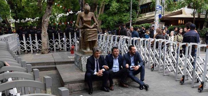 İnsan Hakları Anıtı bir yıldır tutuklu