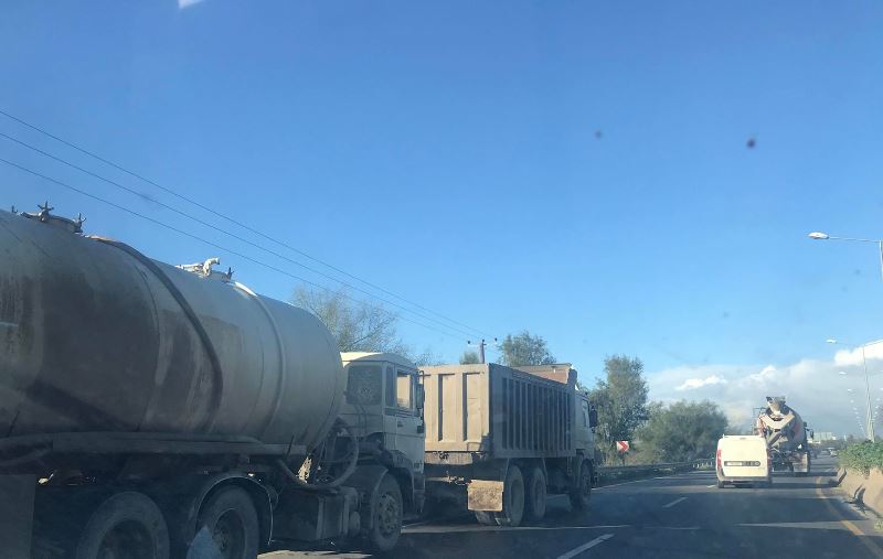 Kamyon araçların trafiğe çıkış saatleri denetlendi