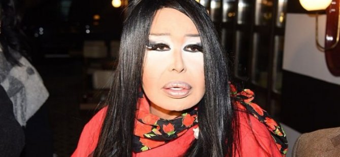 Bülent Ersoy, sahneye atlayan kadına mikrofonuyla vurdu (video)