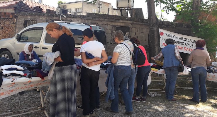 Antalya’da kadınlar ekonomik krize karşı takas pazarı kurdu