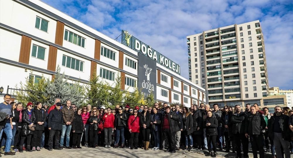 Doğa Koleji olayların merkezinde! Velilerden protesto gösterisi