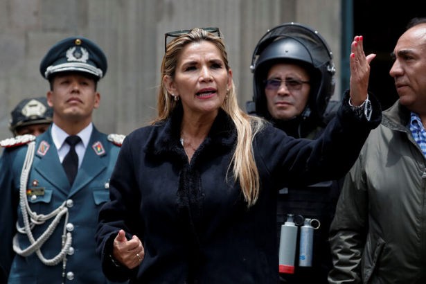 Bolivya’nın ‘kendine’ başkanı Áñez, Morales hakkında tutuklama kararı çıkarma peşinde