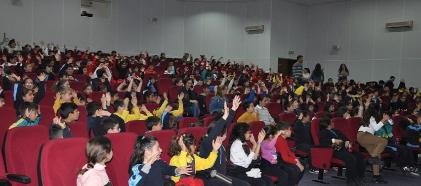 “Karagöz ve Sihirli Sebzeler” çocuklarla buluştu