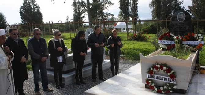 Raif Denktaş kabri başında anıldı