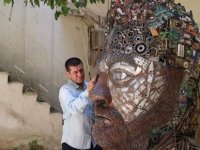 Atık metallerden insan portresi