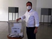 Adaylar oylarını kullanıyor..Uz oyunu verdi