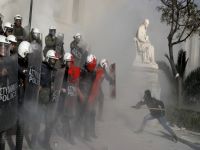 Yunan hükümetinin balayı günleri bitti