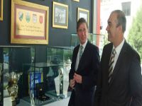 İngiliz Yüksek Komiseri KTFF'yi ziyaret etti