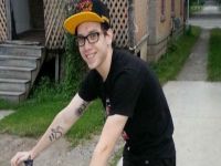 Bıçaklandı ama siparişini teslim etti