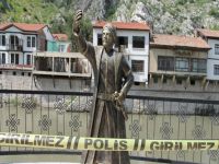 Selfie çeken şehzade heykeline ikinci saldırı