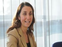 Almanya'nın ilk Türk kökenli bakanı göreve başladı