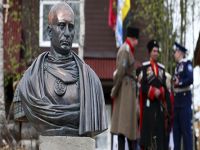 Putin'e 'imparatorluk' büstü