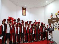 Amerikan Future Koleji öğrencileri diplomalarını aldı