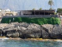 Kayalıklarda kaçak Cafe - Restoran