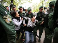 Almanya'da polis şiddeti