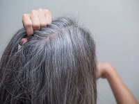 Saç bakımında yanlış bilinenler: Şampuan saçı gerçekten onarabilir mi?