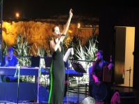 Zuhal Olcay büyük beğeni topladı