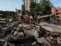 Hindistan'da otel çöktü