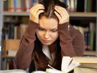 ‘Rezil olacağım’ düşüncesi sosyal anksiyeteyi tetikliyor!