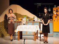 Sumru Yavrucuk’un tek kişilik performansıyla ayakta alkışlandı