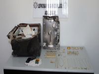 Çaldığı kasayı motorla taşıdı