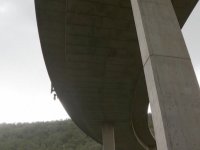 Güney Afrika'da otobüs köprüden düştü: En az 45 ölü