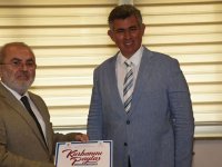 Feyzioğlu, “Kurbanını Paylaş, Kardeşinle Yakınlaş” programı çerçevesinde bağışta bulundu!