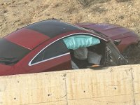 Lefkoşa Kuzey Çevre Yolunda kaza... Alkollü sürücü toprak sete çarparak durabildi!