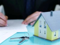 Taşınmazla ilgili dilekçeye yanıt vermeyen İskan ve Rehabilitasyon Dairesi ile Tapu ve Kadastro Dairesi, yasaya aykırı davrandı