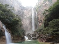 Çin'in en yüksek şelalesine borudan su verildiği ortaya çıktı