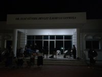 Dr. Suat Günsel Devlet Okulu'na yoğun ilgi.. Geceden sıra almaya gittiler!