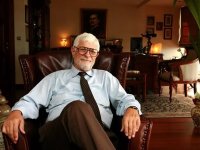 Prof. Dr. Vamık Volkan, Yakın Doğu Üniversitesi’nde vereceği konferansta “Neden Savaşlar Var?” sorusuna cevap arayacak