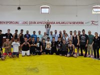 Salon güreşinde ilk devre tamamlandı