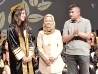 Liseyi birincilikle bitirdi: Şampiyon Melek kardeşini unutmadı
