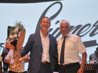 Türk Halk Müziği Sanatçısı Sümer Ezgü 46. Güzelyurt Portakal Festivali'nde sahne aldı