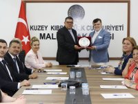 Berova, arabuluculardan oluşan heyetleri kabul etti