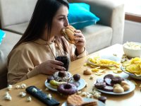 Çok yemenizin nedeni gerçekten fiziksel mi yoksa psikolojik mi?