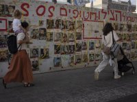Tel Aviv'de yüzlerce İsrailli, esir takası anlaşması talebiyle protesto düzenledi