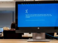 Dünya genelinde bilgisayar yazılım sistemlerinde sorun yaşanıyor; birçok sektörde işlemler durdu