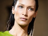 Adidas, İsrail'in hedef almasının ardından Bella Hadid'i reklam filminden çıkardı