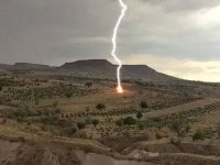 Yıldırım nedeniyle çıkan yangında 30 dönüm arazi yandı