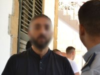 Ev arkadaşını kaçırdı, darp etti, hesabındaki parayı aldı