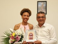 Erhürman, Buse Savaşkan’ı kutladı: Gurur duyduk