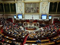 Fransa'da hükümet düştü