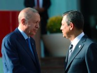 Erdoğan "varım" dedi, Özel'den tepki geldi: Yeniden seçilme gücü varmış gibi gösterip kaçak dövüşmesin